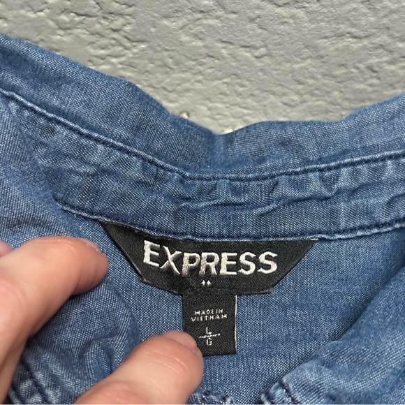 Express Women’s Large Light Blue Denim Shirt - Picture 7 of 13